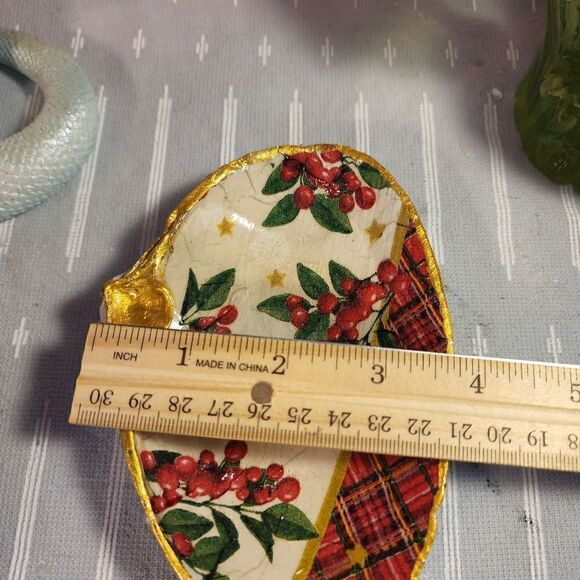 DECOUPAGE CLAM SHELL DECOUPAGE CHRISTMAS HOLLY ON A CLAM SHELL TRINKET DISH - Picture 9 of 10